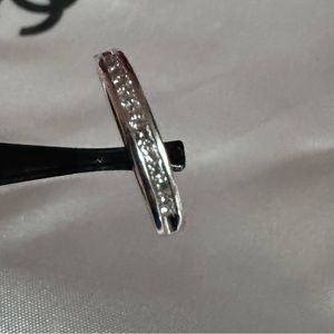 Diamond white gold band. Natural diamonds.